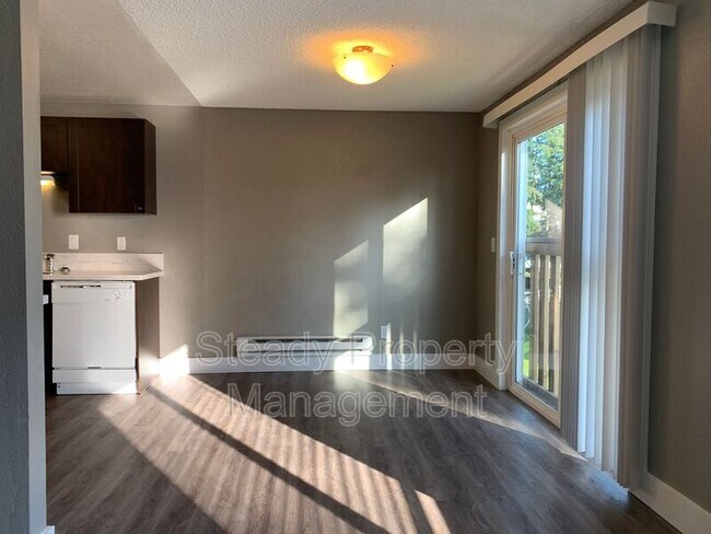 Building Photo - 1822 S 95th St