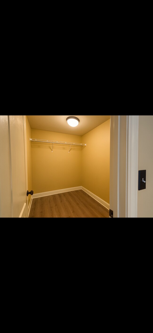 Building Photo - 6904