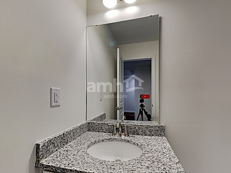 Building Photo - 5026 Twin River Dr
