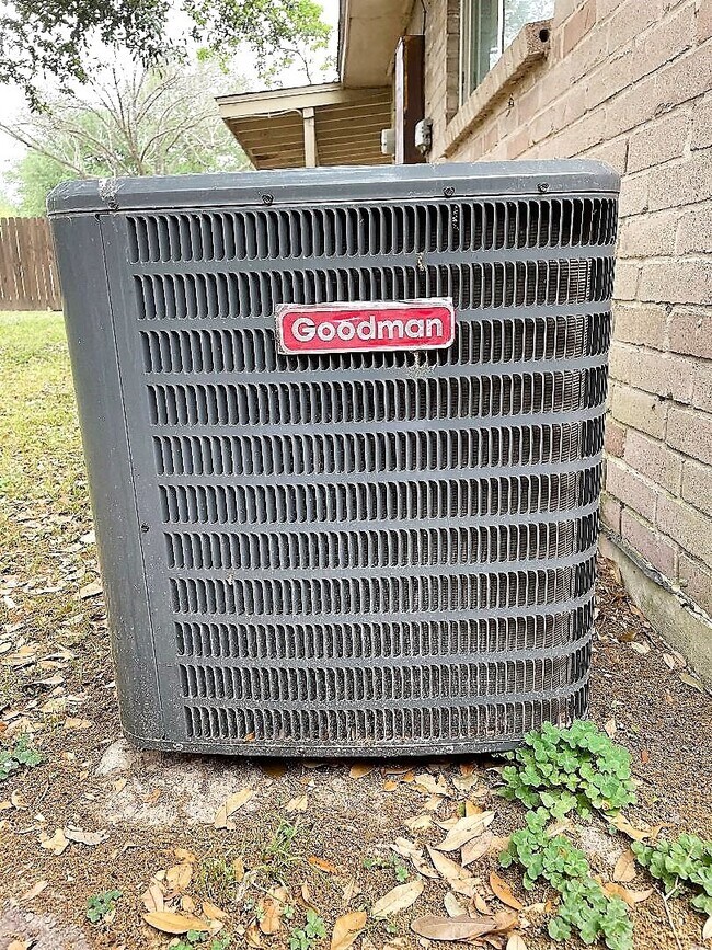 Building Photo - 10011 Appleridge Dr