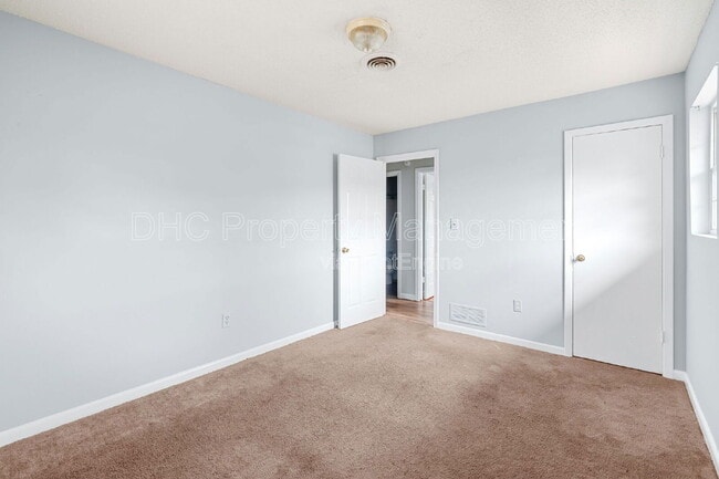 Building Photo - 6521 Raymond Dr