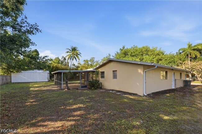 Building Photo - 4652 Siesta Cir