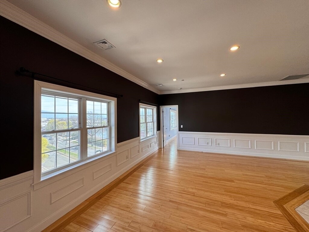 Building Photo - 472 Revere St