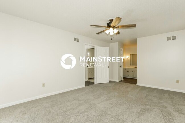 Building Photo - 4 Bedroom Pet-Friendly Home in GERMANTOWN, TN with Main Street Renewal