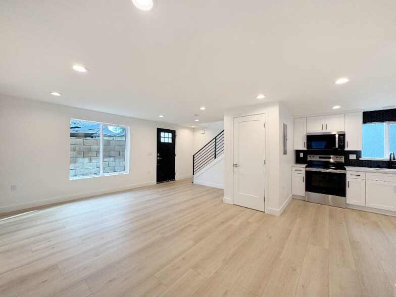 Building Photo - 4461 Farquhar Ave