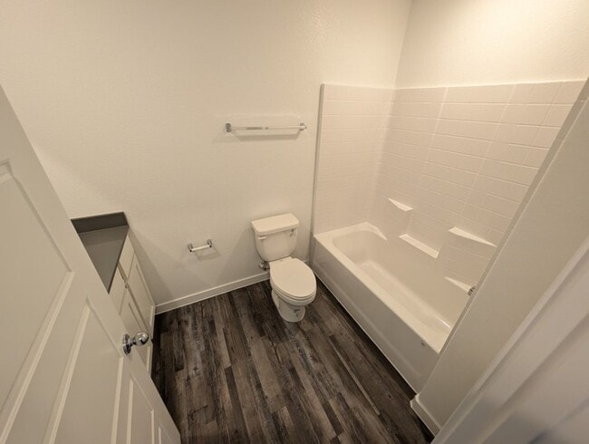 Building Photo - 484 Golden Myna Ave