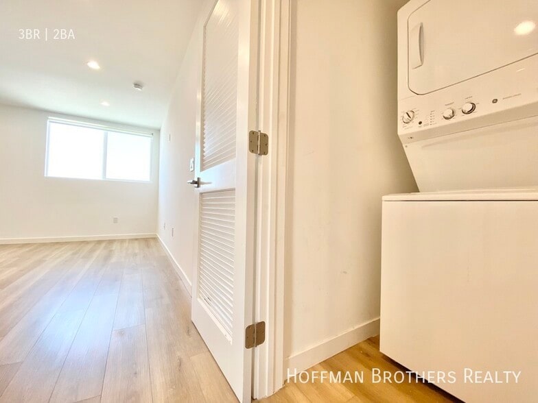 Building Photo - 233 Rosemont Ave