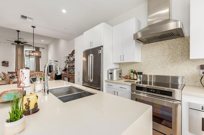 Building Photo - 16510 N 92nd St