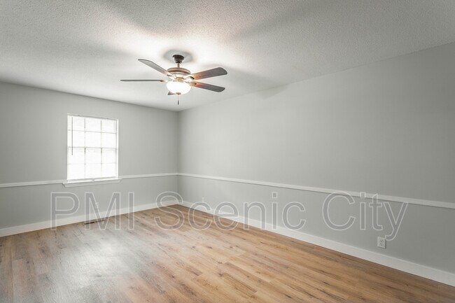 Building Photo - 508 Briar Park Ln