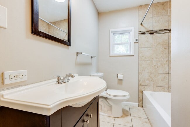 Building Photo - 2318 Leticoe St