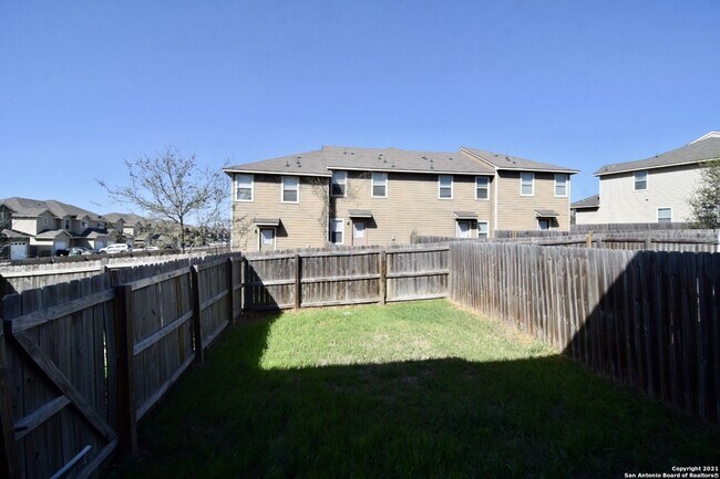 Building Photo - Spacious 3-Bedroom Townhome – Great Location!