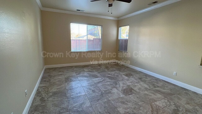 Building Photo - 724 Shelli St