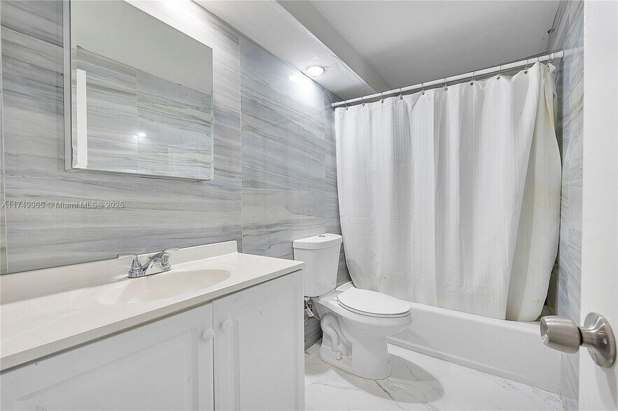 bathroom - 5005 Collins Ave
