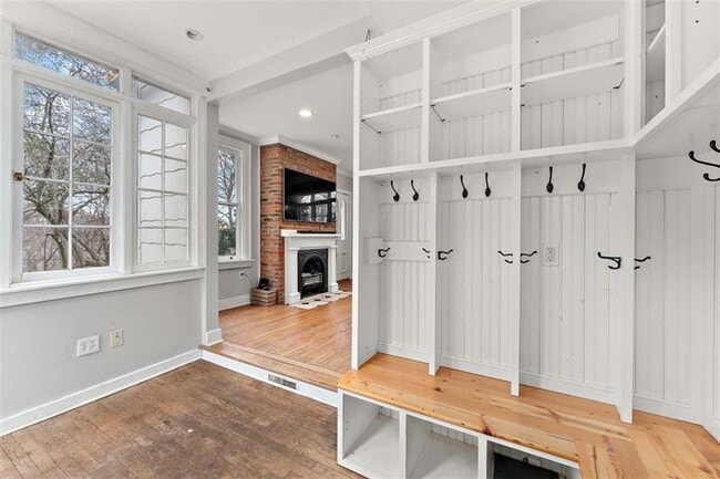 Building Photo - 732 Orchard Terrace