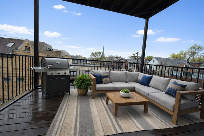 Building Photo - 3015 N Ashland Ave