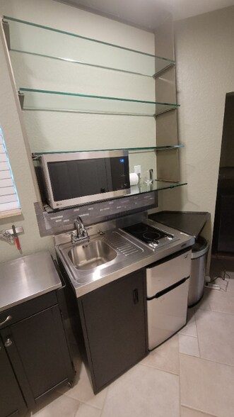 Building Photo - 1118 NE 18th Ct