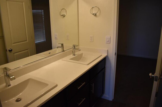 Building Photo - 4027 Bayonet Dr