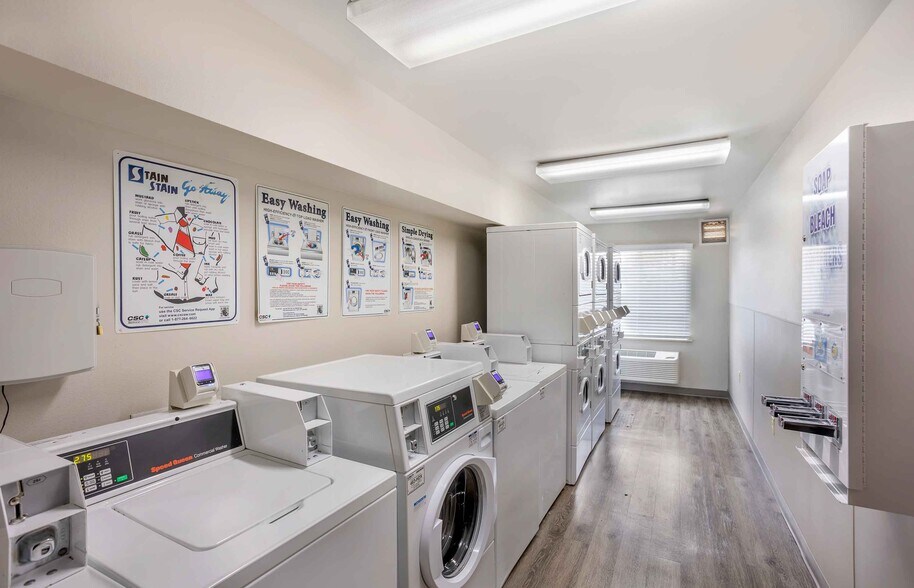 Building Photo - Furnished Studio-Springfield - South - Battlefield