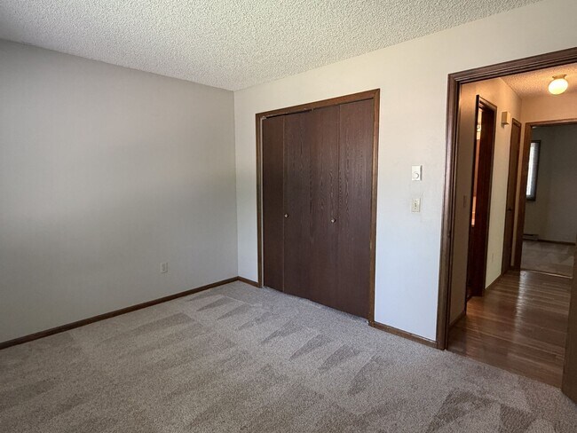 Building Photo - 2013 Custer Dr