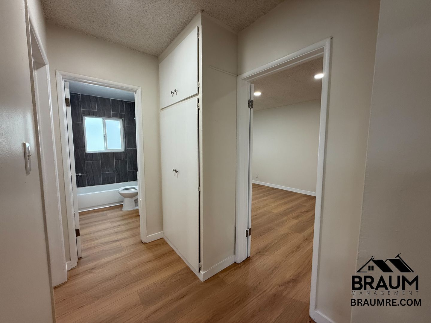 Building Photo - 13129 Oxnard St