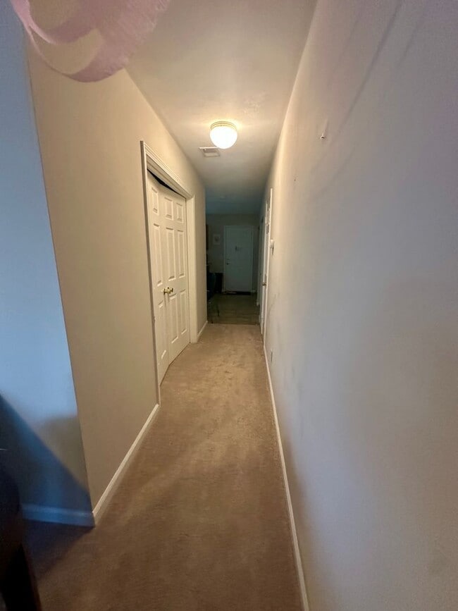 Building Photo - Prime Location Close to Virginia Tech