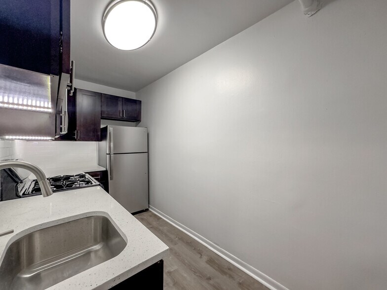 Building Photo - 3024 N Halsted St