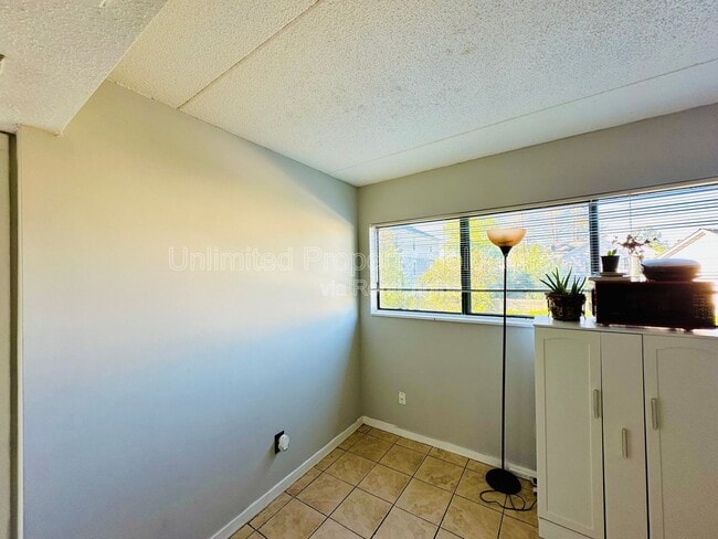 Building Photo - 456 Racine Dr