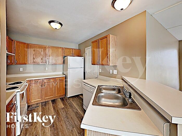 Building Photo - 1266 Garden Village Dr
