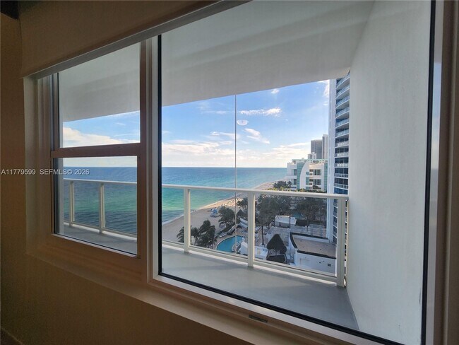Building Photo - 3505 S Ocean Dr