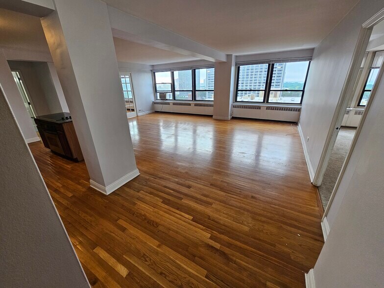 Building Photo - 707 W Gordon Ter