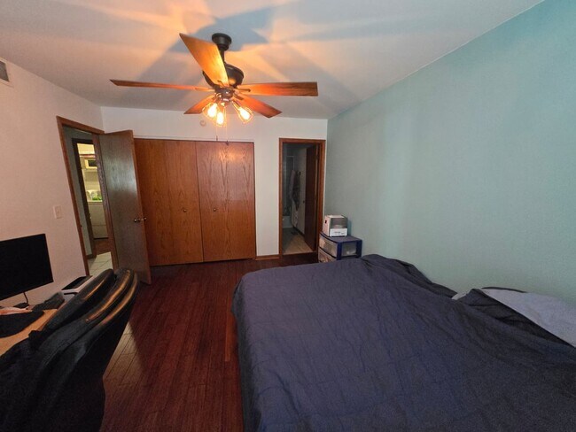 Building Photo - 2544 Dickens Dr