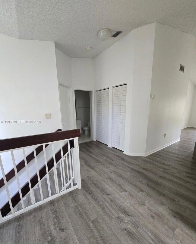 Building Photo - 15515 N Miami Lakeway