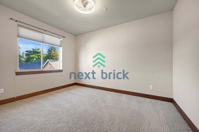 Building Photo - Charming 3-Bed, 2.5-Bath Haven with 1997 Sq Ft in Renton, WA!
