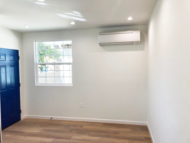 Building Photo - 3332 Thorpe Ave