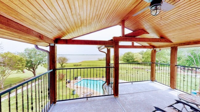 Building Photo - 430 Peninsula Dr