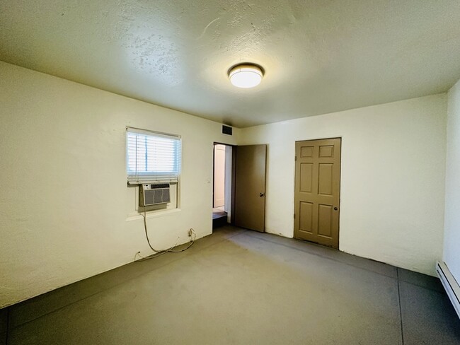 Building Photo - 2 Bedroom 1 Bath House with W/D and Tons o...