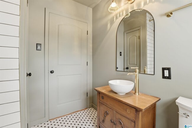 Building Photo - 5956 Crestwood Cir