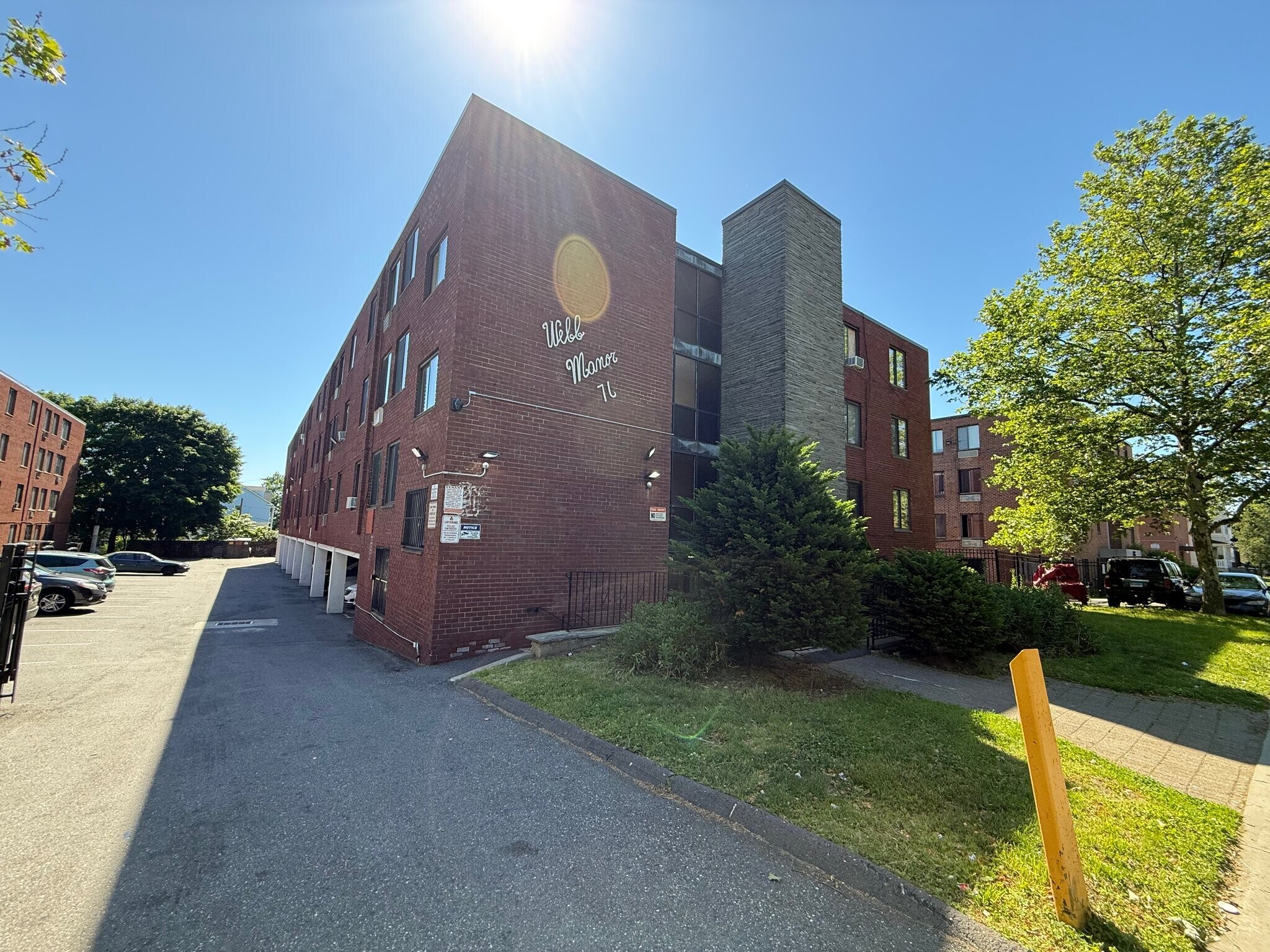 Building Photo - 76 Webster St