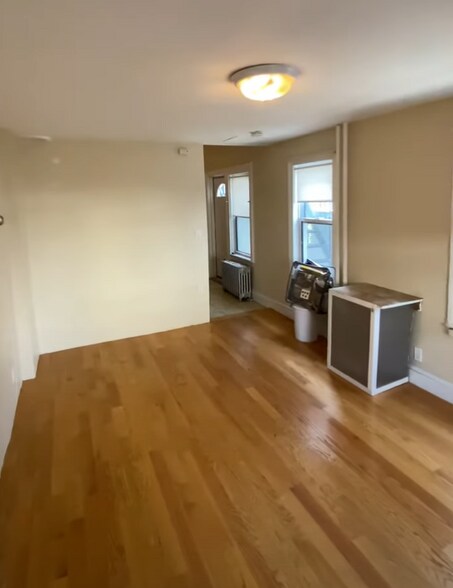 Building Photo - 382 Dorchester St