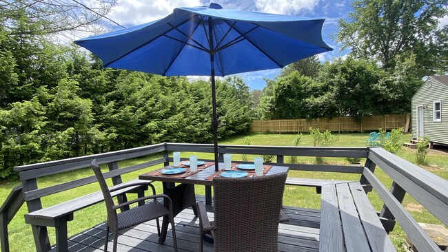 back deck overlooking big back yard - 10 Newark St