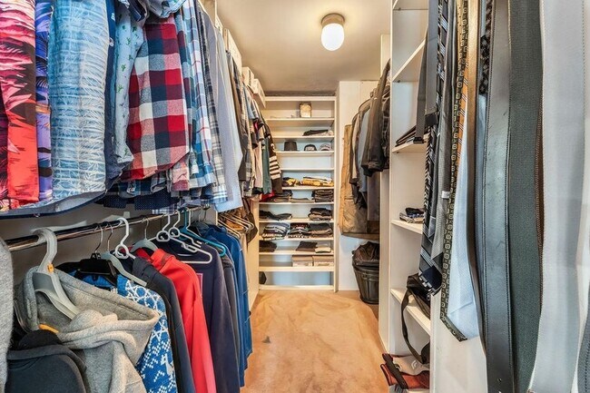 Building Photo - 2110 Harmon Cove Tower