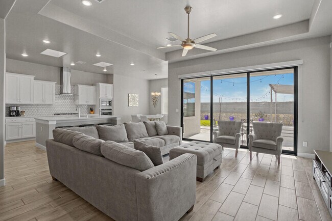 Building Photo - 13432 Emerald Rose Ct