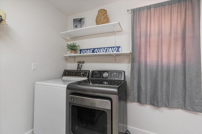 Building Photo - 1555 Lincoln Ave