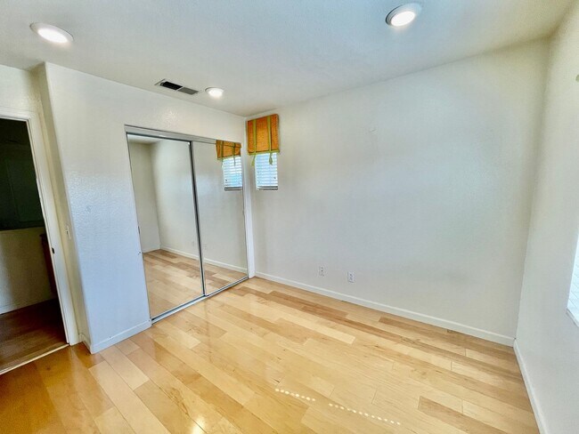 Building Photo - Perfect Shape Pleasanton Single Family Home