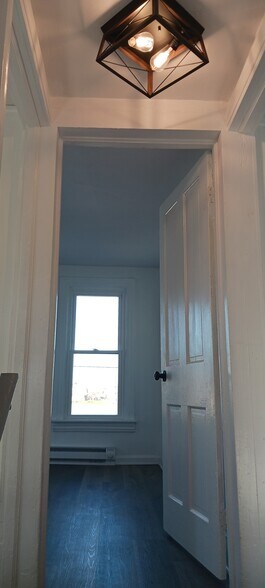 (2 Bedroom Apt) Entrance - 86 N Blettner Ave