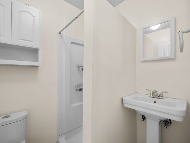 Building Photo - Ken-355 S 300 E, Provo UT 84606