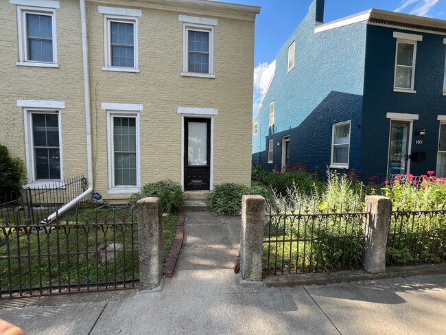 Primary Photo - 101 Green St