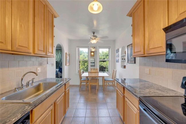 Building Photo - 280 Bronxville Rd