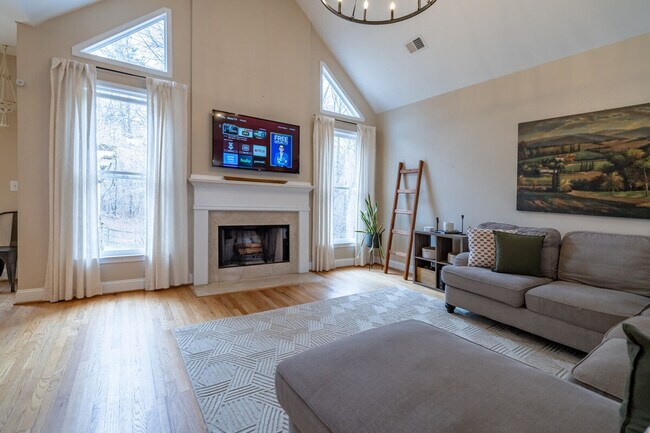 Building Photo - 350 Park Creek Ridge