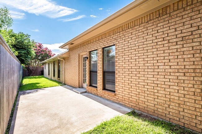 Building Photo - 2117 Promontory Point